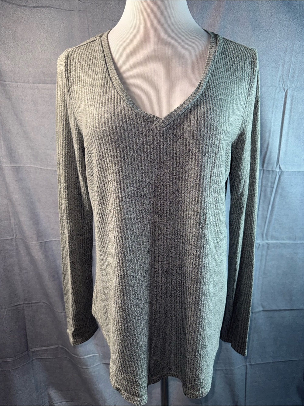 1923-BKE Gray Ribbed V-Neck Long-Sleeve Sweater